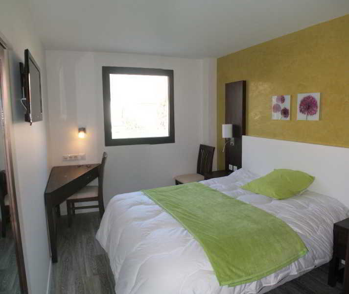 Hotel Paris Pacific: Metro-adjacent Near Orly Airport Villejuif
