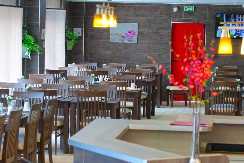 Paris Pacific: Metro-adjacent Near Orly Airport Hotel 3*